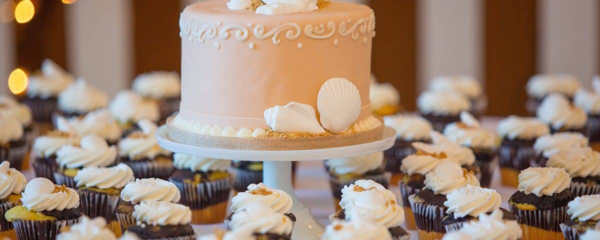 Wózek kawowy, prosecco, a może kwiatowy Trendy eventowe 2026